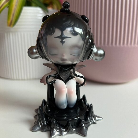 Pop Mart Skull Panda - The Sound Series Blindbox - The Equilibrium (SECRET) - Picture 2 of 3
